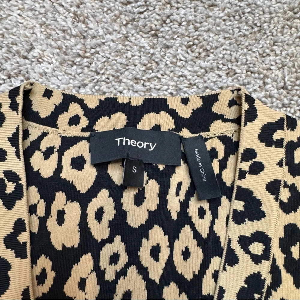 THEORY Glossed Leopard Print Cardigan Size S - Picture 3 of 4
